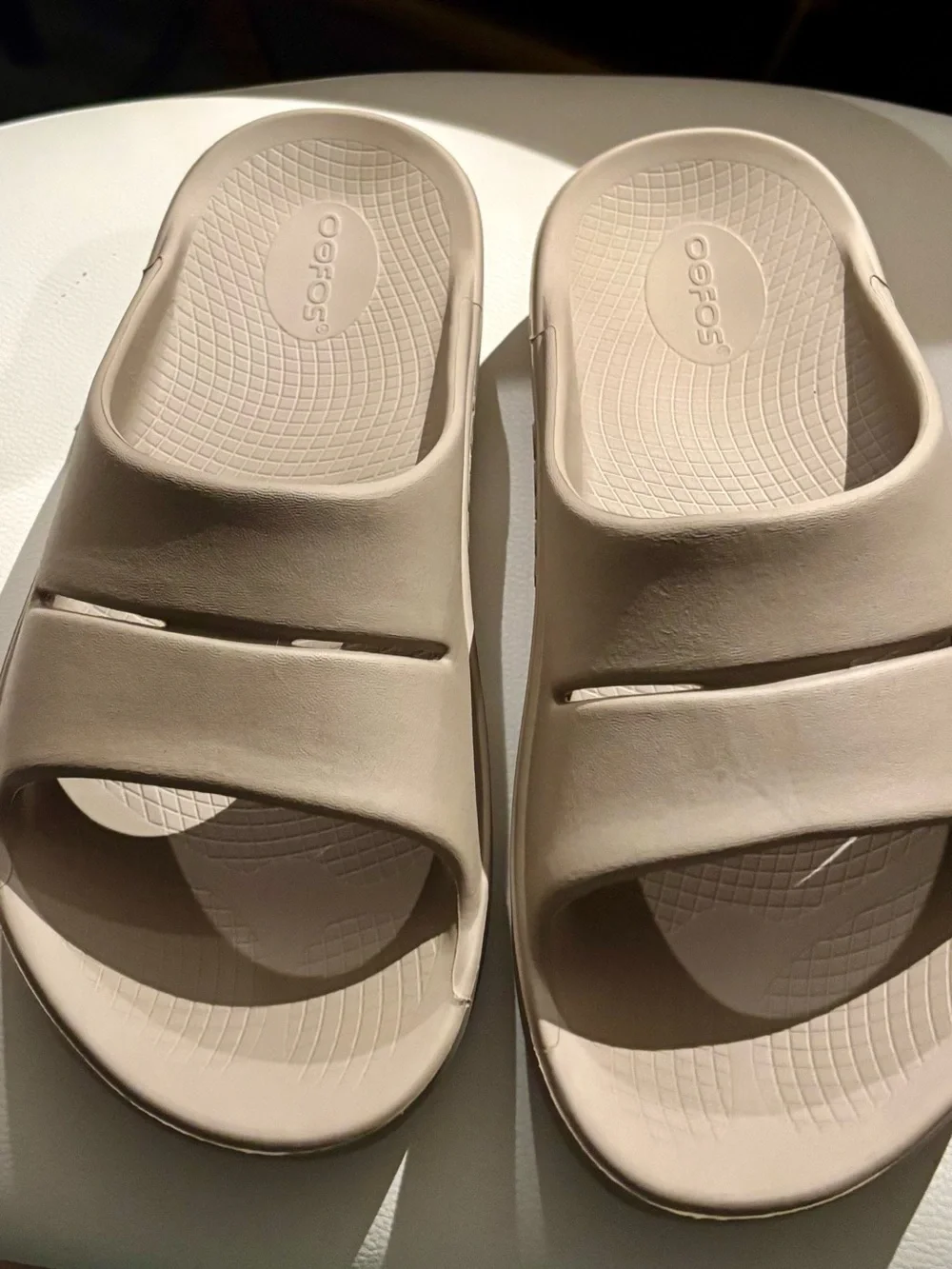 OOFOS Slide Sandal in Beige Stone